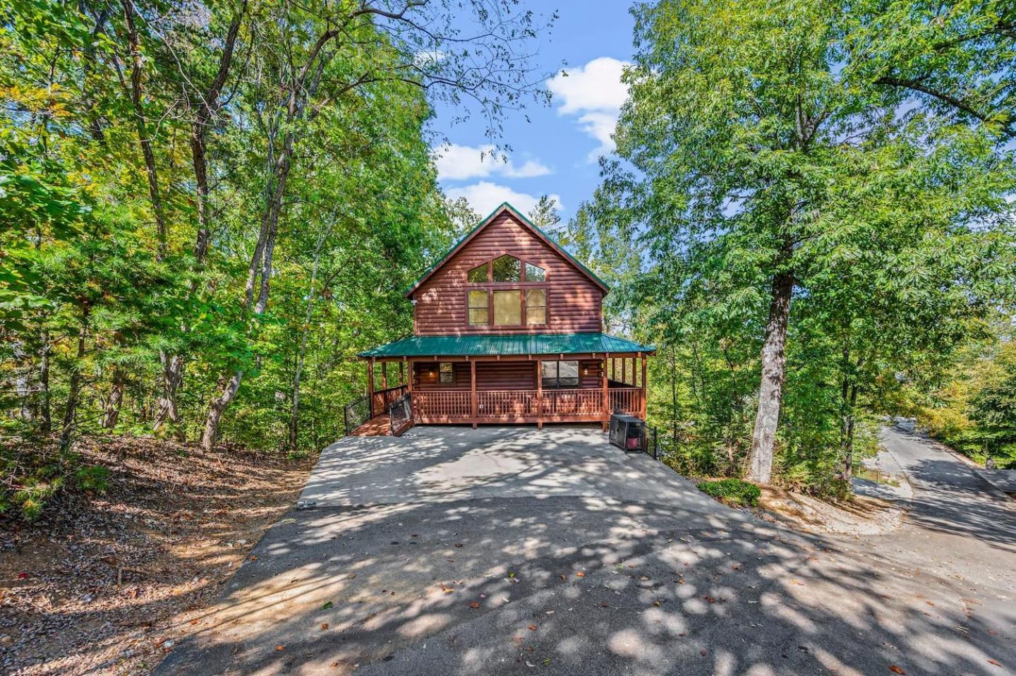 Cozy - Hot Tub, Game Room, Outdoor Pool