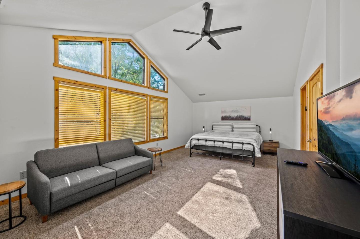 Cozy - Hot Tub, Game Room, Outdoor Pool