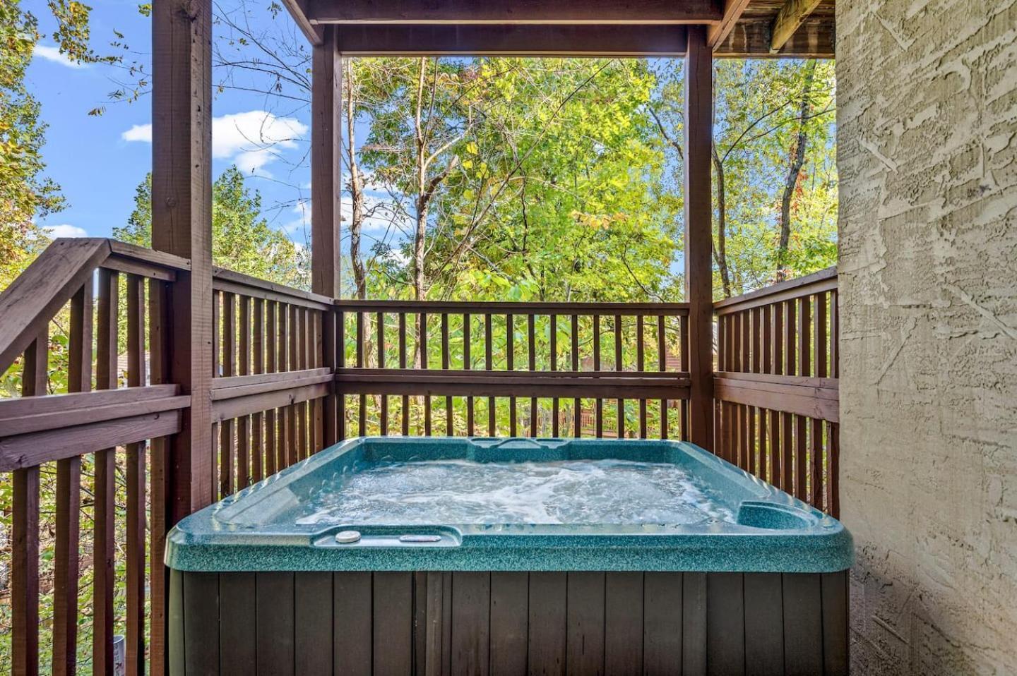Cozy - Hot Tub, Game Room, Outdoor Pool *