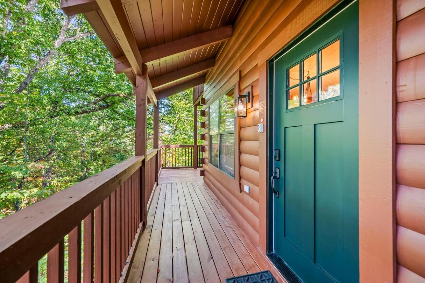 Cozy - Hot Tub, Game Room, Outdoor Pool Pigeon Forge