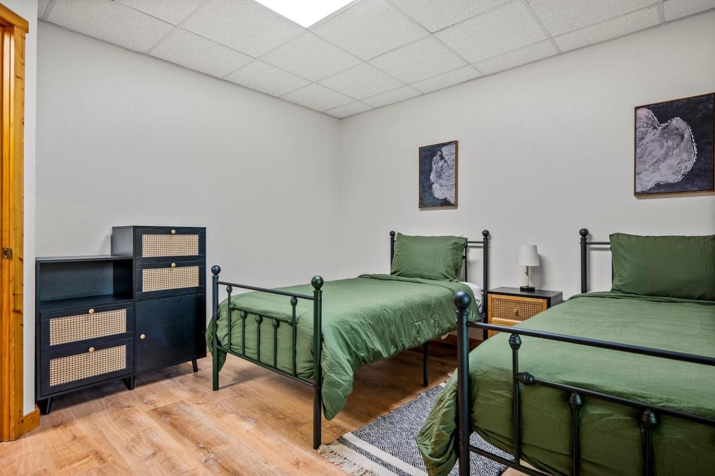 Cozy - Hot Tub, Game Room, Outdoor Pool * Pigeon Forge
