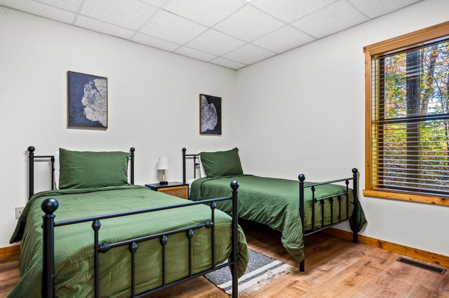 Cozy - Hot Tub, Game Room, Outdoor Pool Holiday home Pigeon Forge