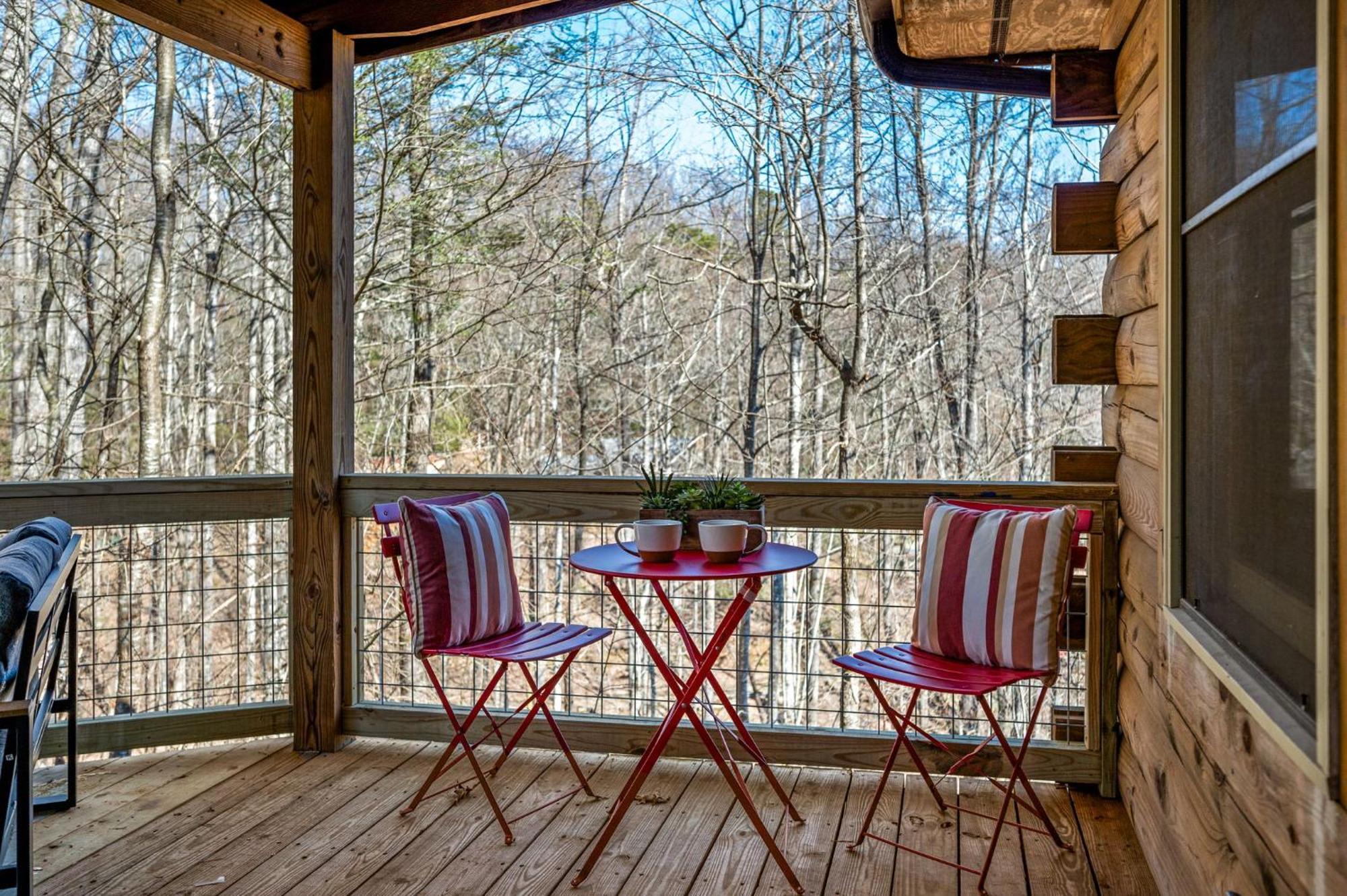 Couples Getaway Near National Park W Hot Tub Holiday home *