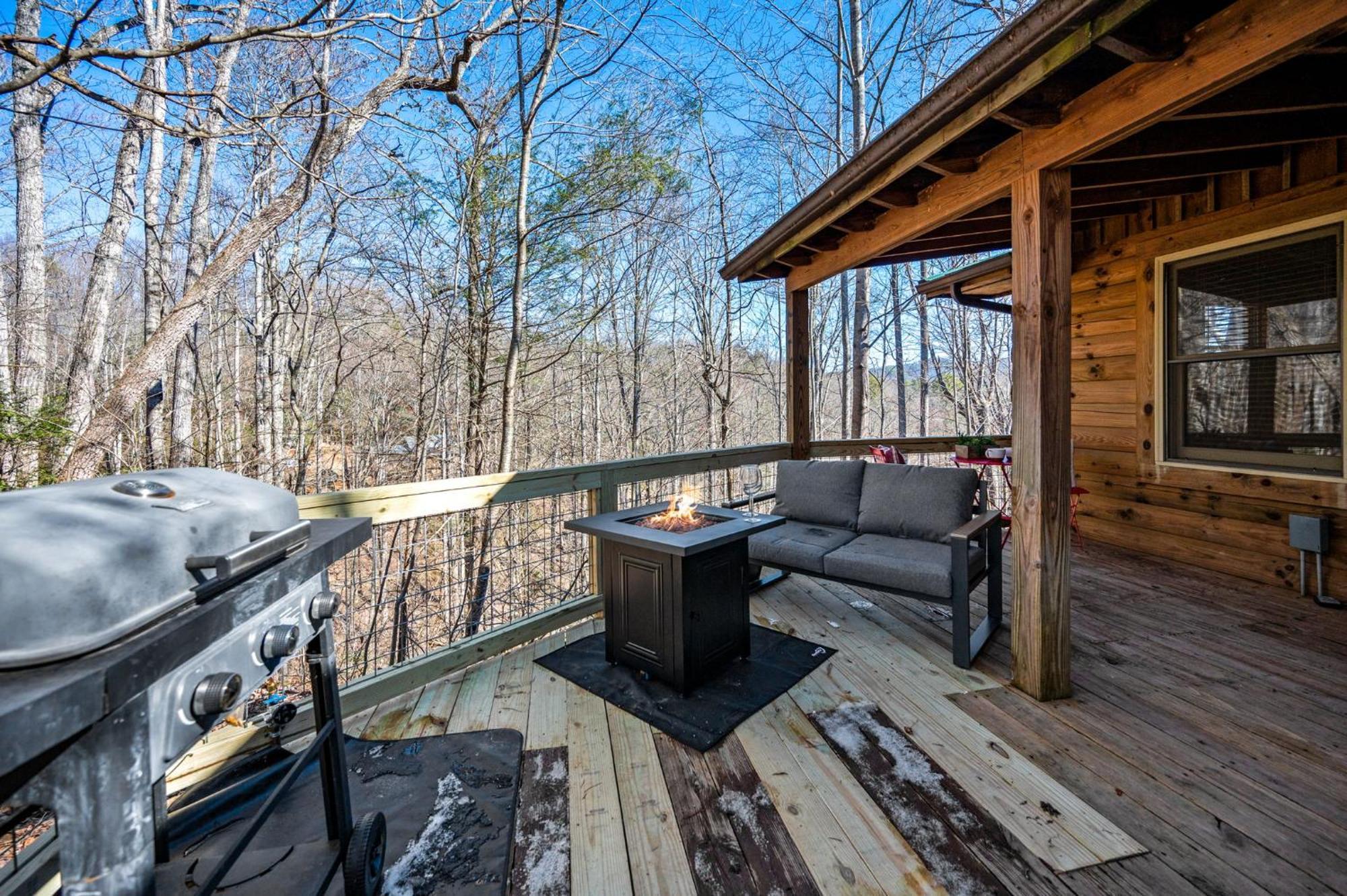 Couples Getaway Near National Park W Hot Tub Pigeon Forge