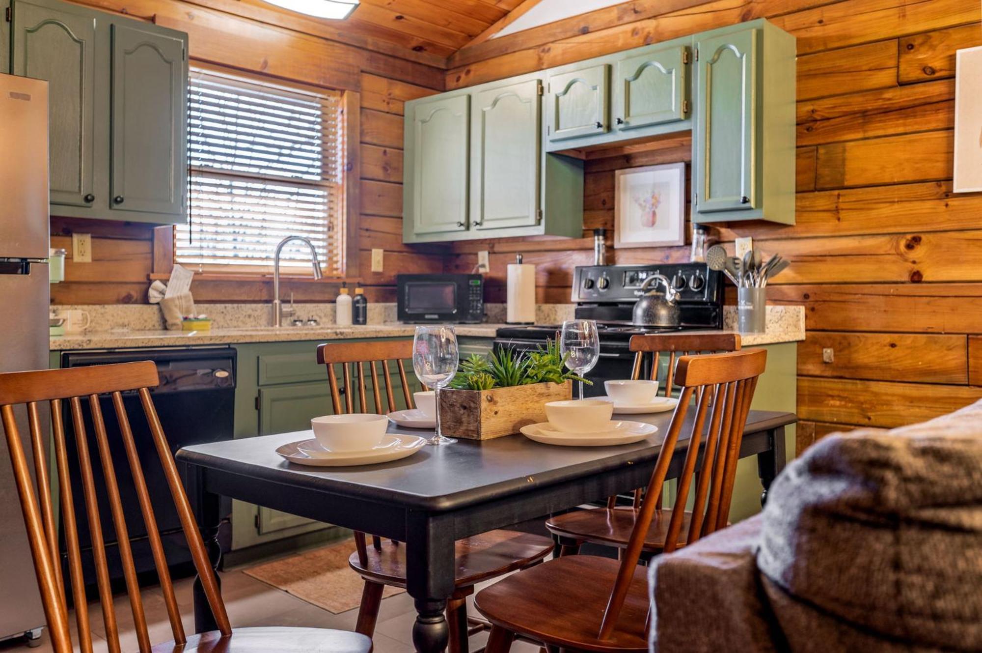 Couples Getaway Near National Park W Hot Tub