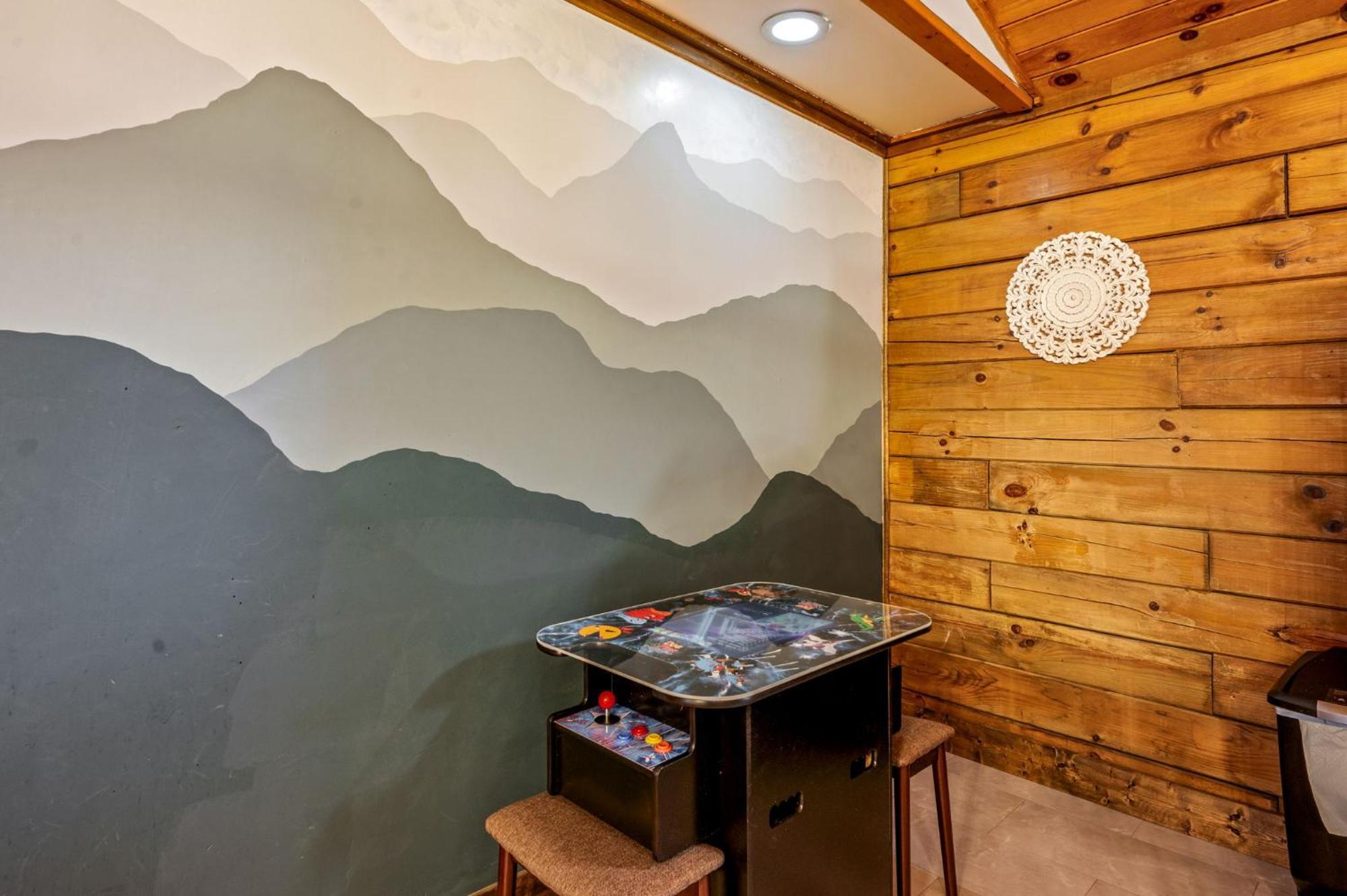Couples Getaway Near National Park W Hot Tub * Pigeon Forge