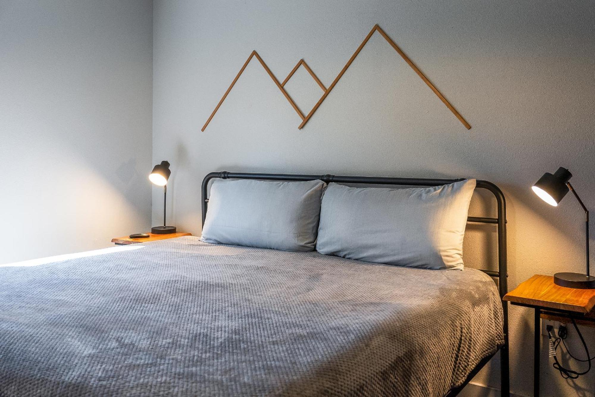 Modern Mountain Hideaway-secluded, Close To Town