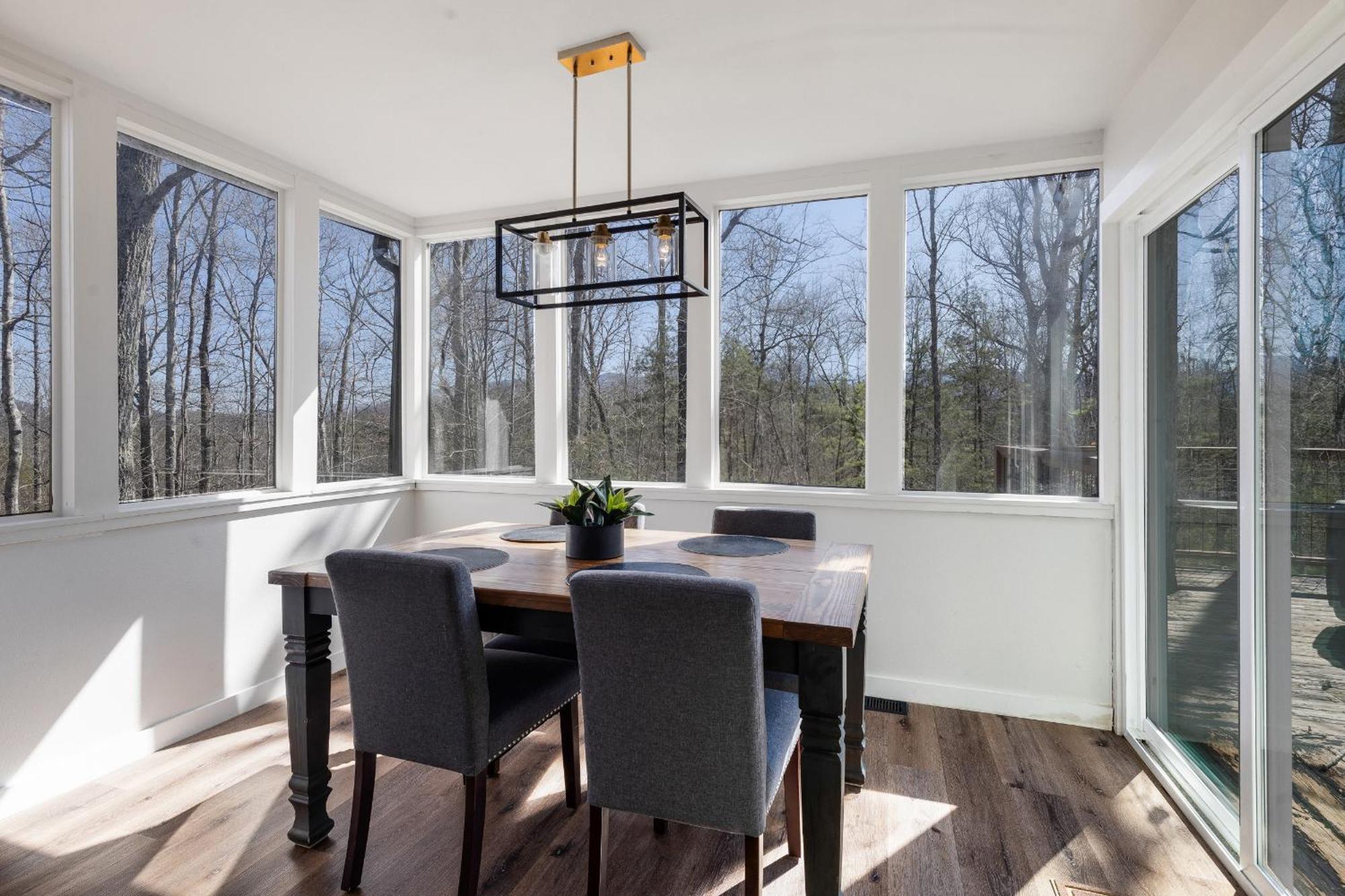 Modern Mountain Hideaway-secluded, Close To Town * Pigeon Forge