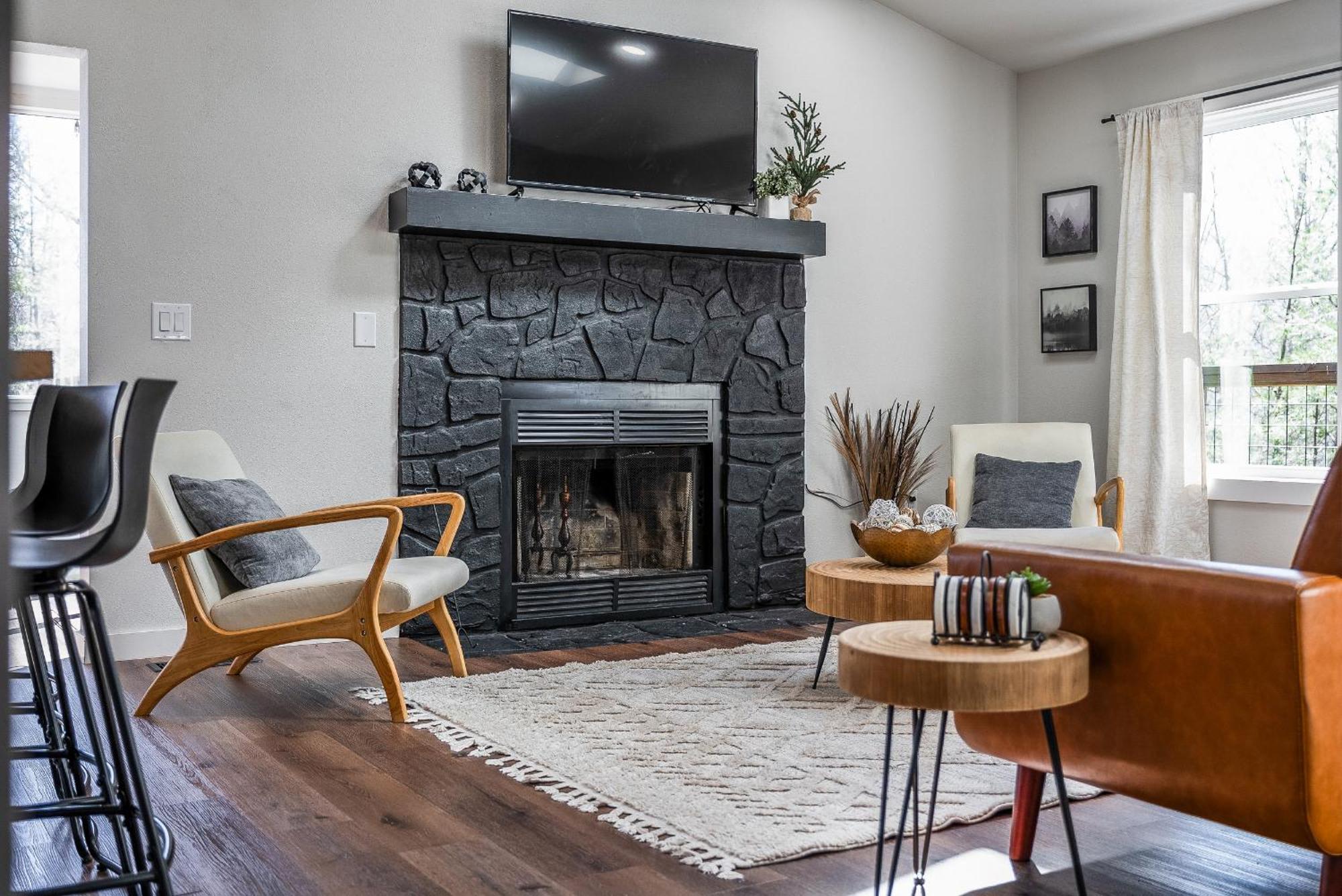 Modern Mountain Hideaway-secluded, Close To Town Holiday home *