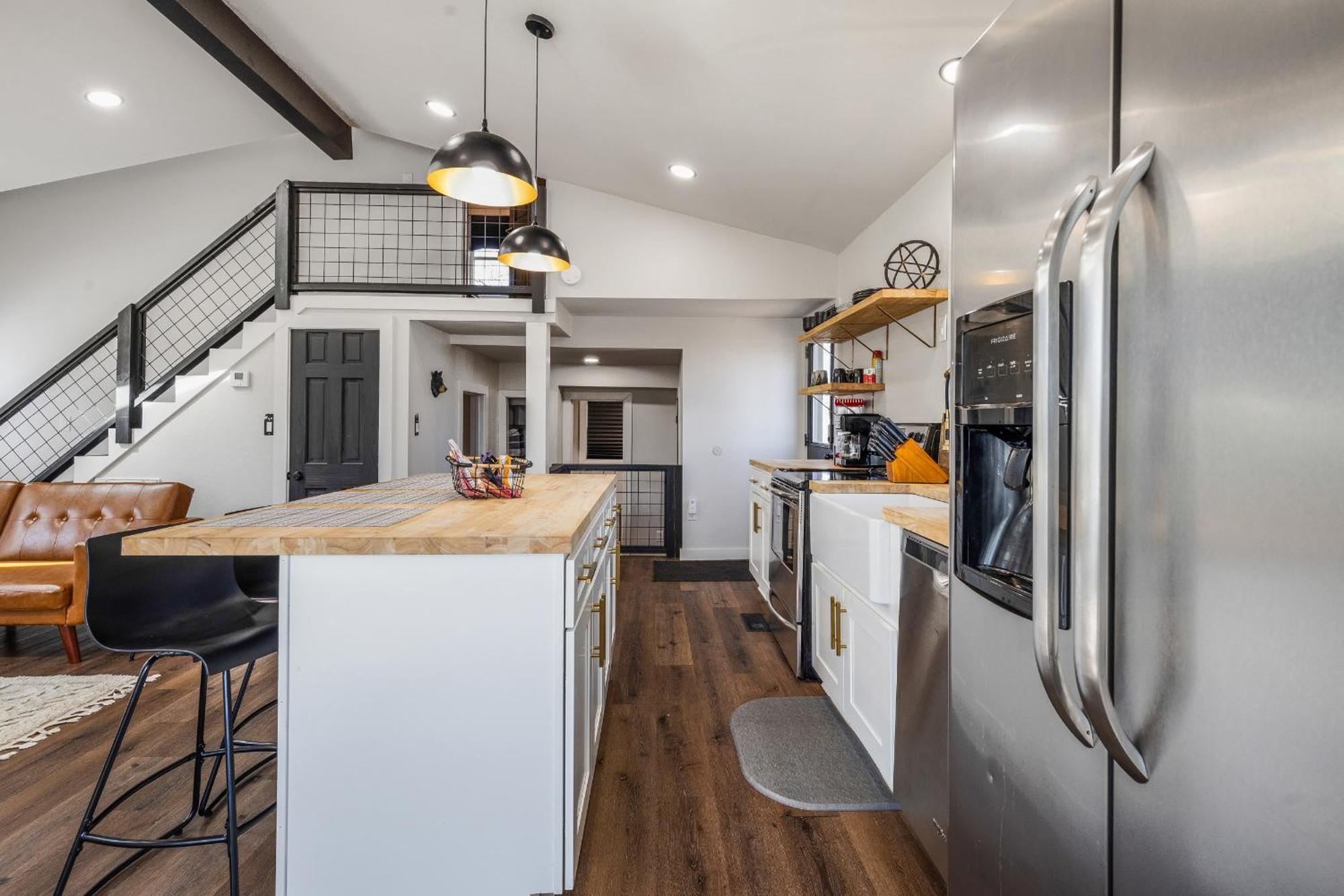 Modern Mountain Hideaway-secluded, Close To Town