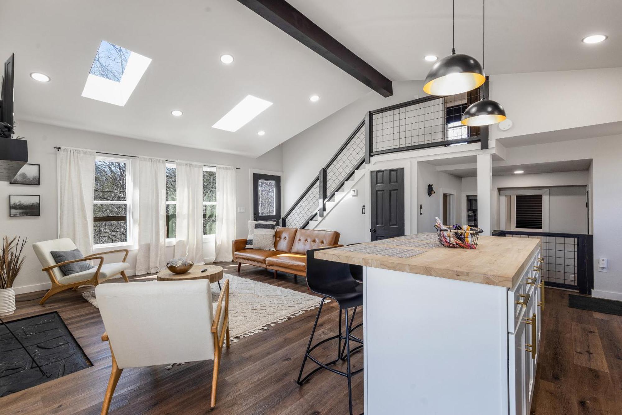 Modern Mountain Hideaway-secluded, Close To Town Holiday home *