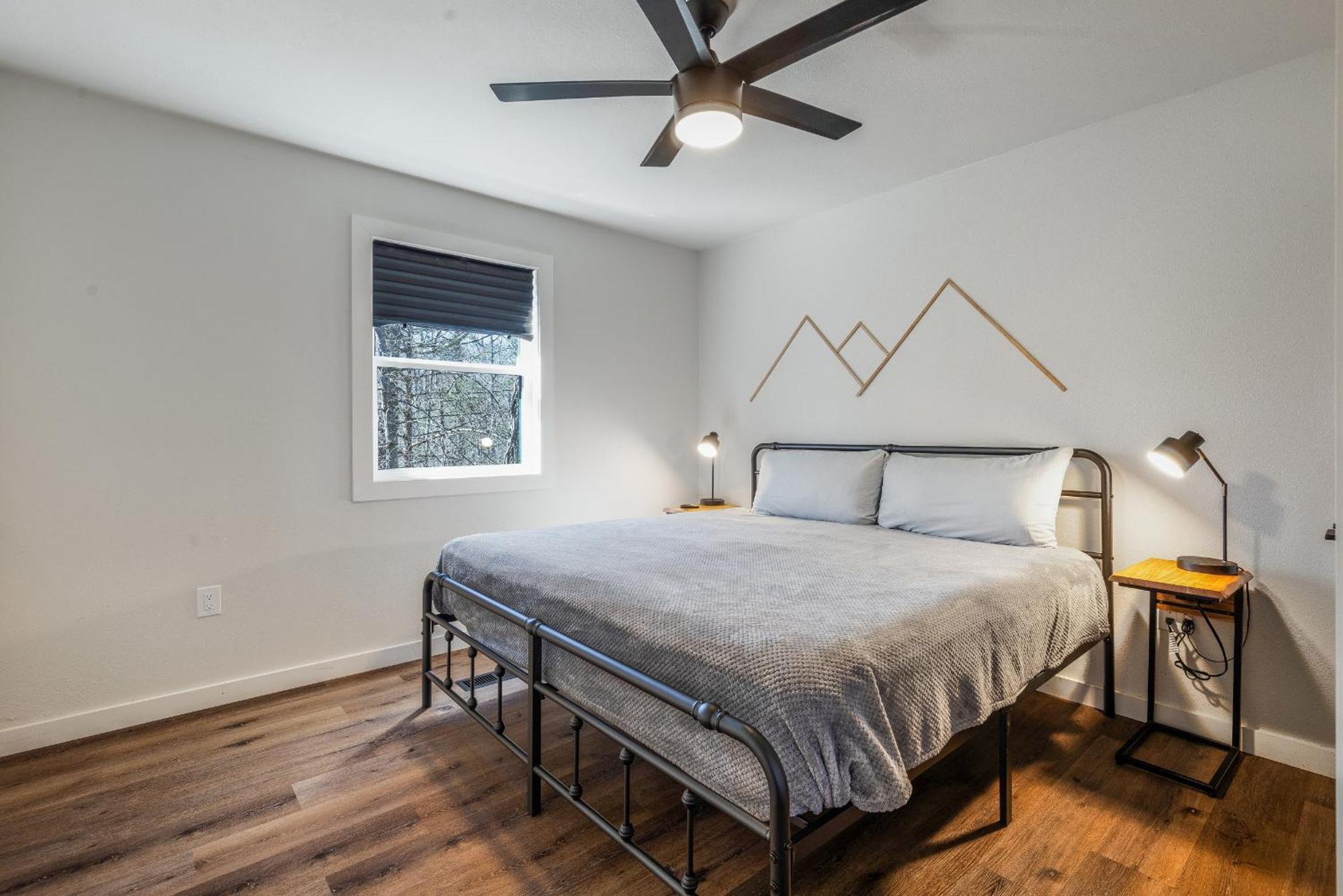 Modern Mountain Hideaway-secluded, Close To Town * Pigeon Forge