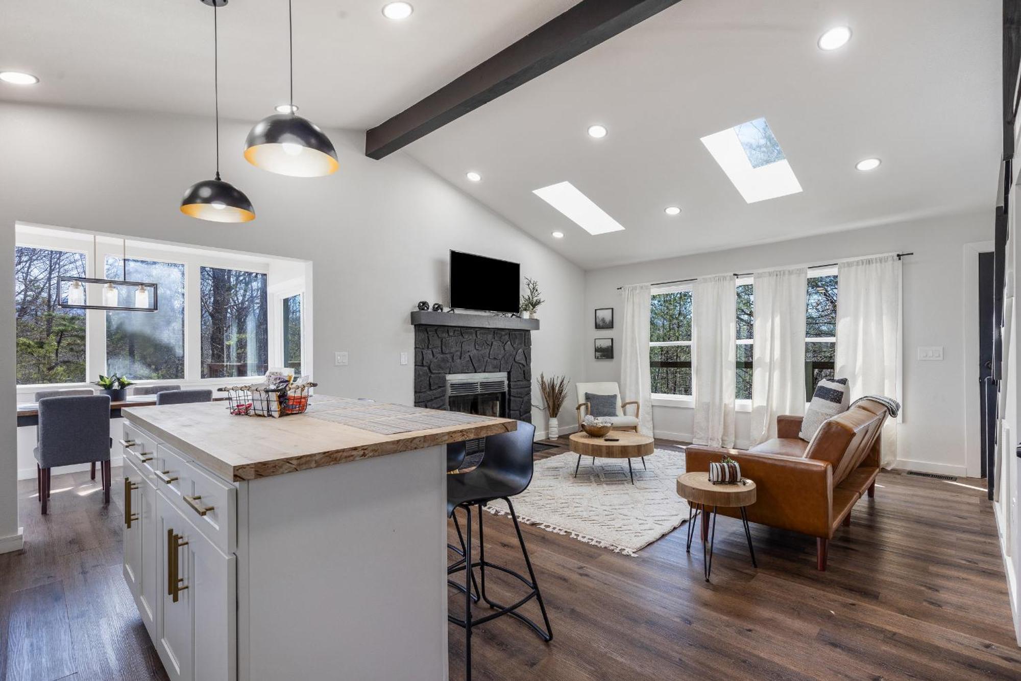 Modern Mountain Hideaway-secluded, Close To Town Holiday home *