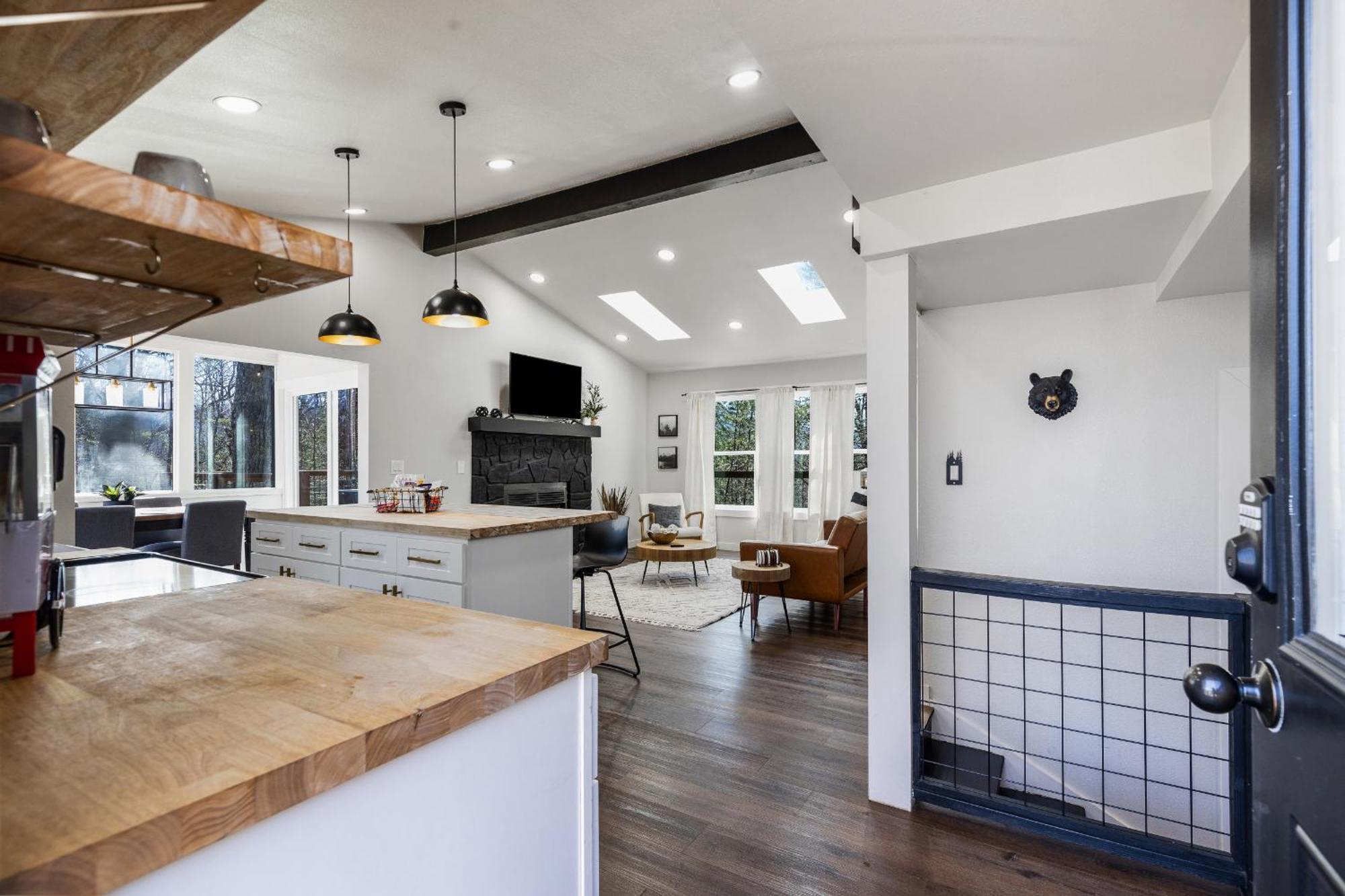 Modern Mountain Hideaway-secluded, Close To Town *