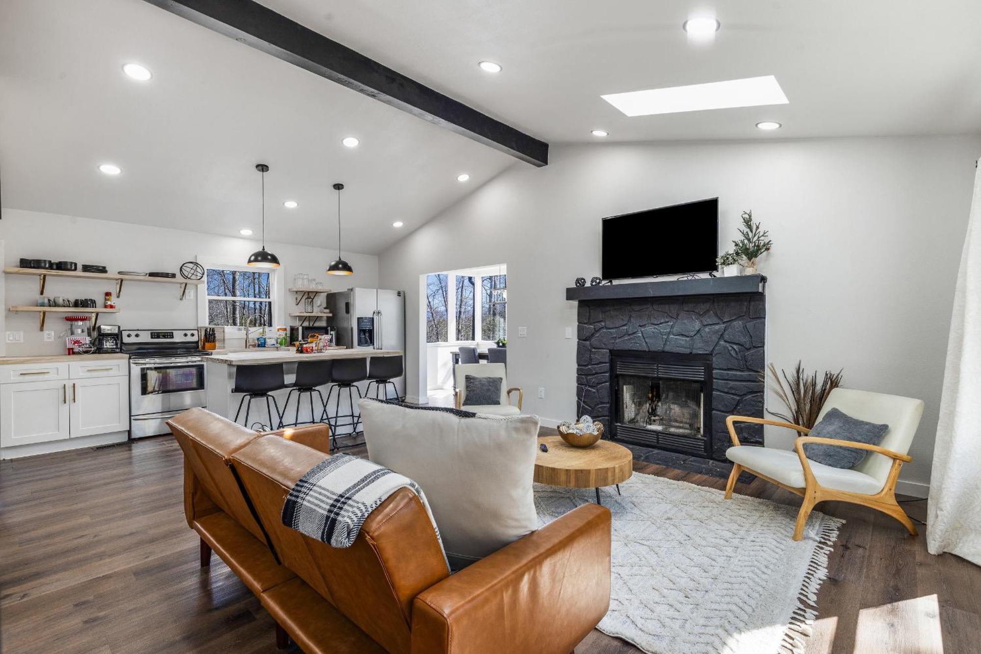Modern Mountain Hideaway-secluded, Close To Town * Pigeon Forge