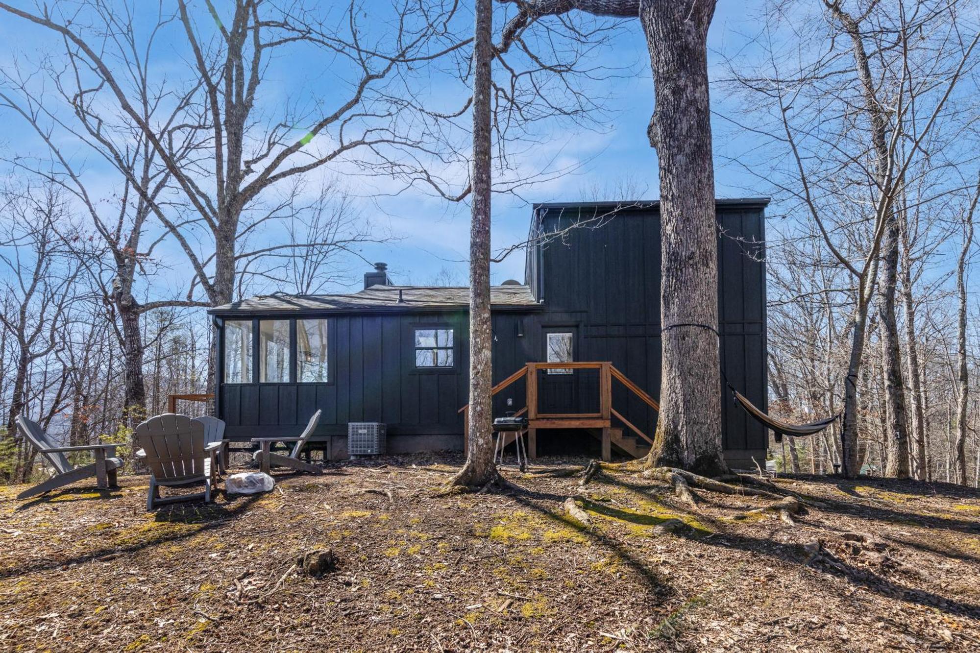 Modern Mountain Hideaway-secluded, Close To Town * Pigeon Forge