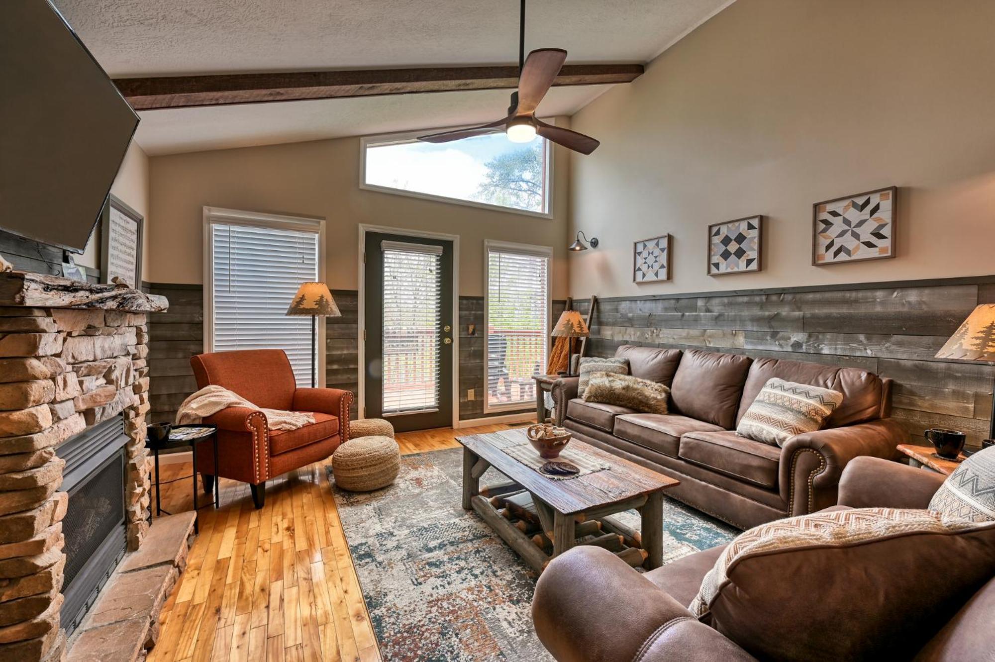 The Playful Bear Chalet Pigeon Forge