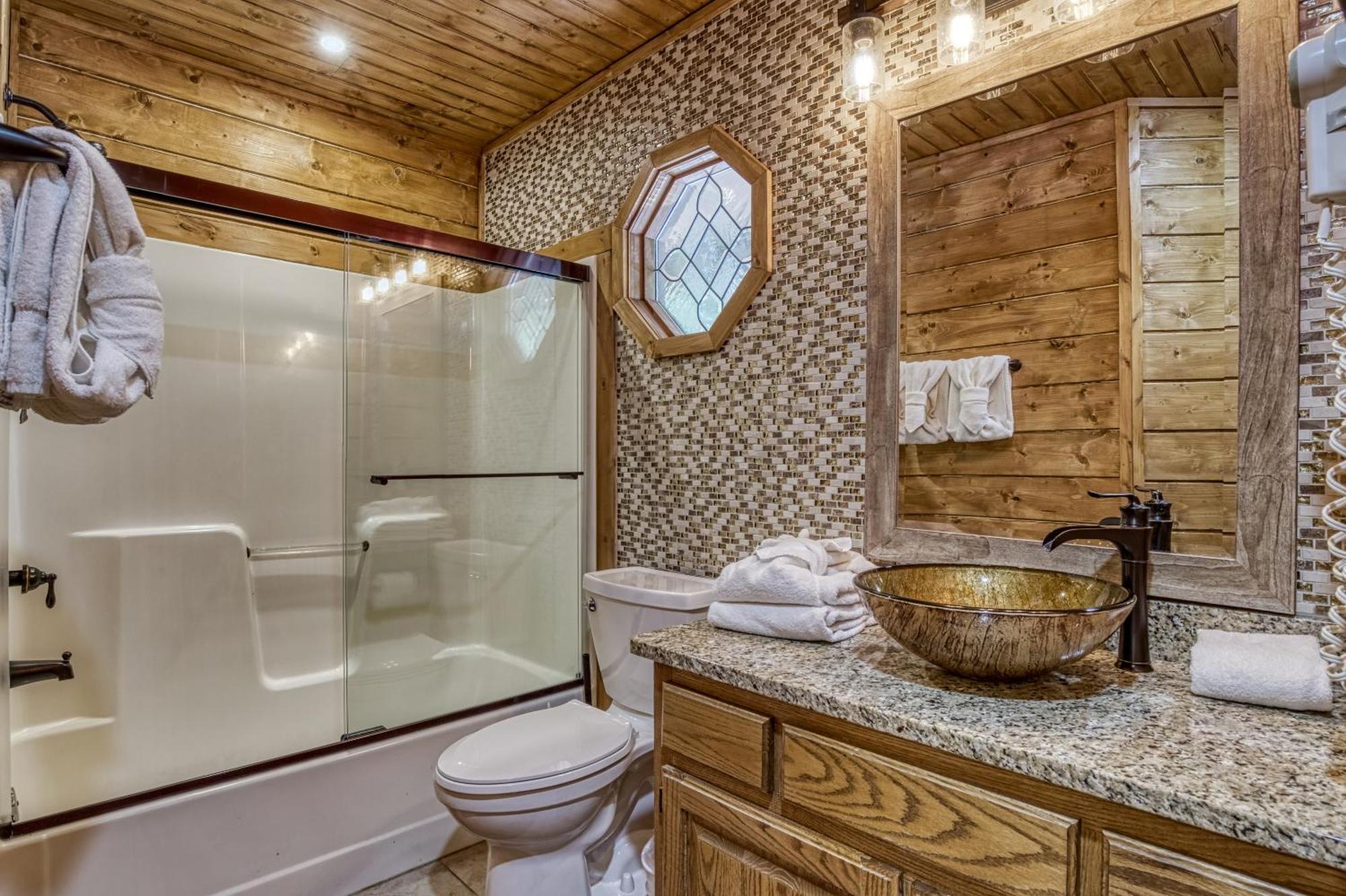 Grandpas Getaway Chalet *