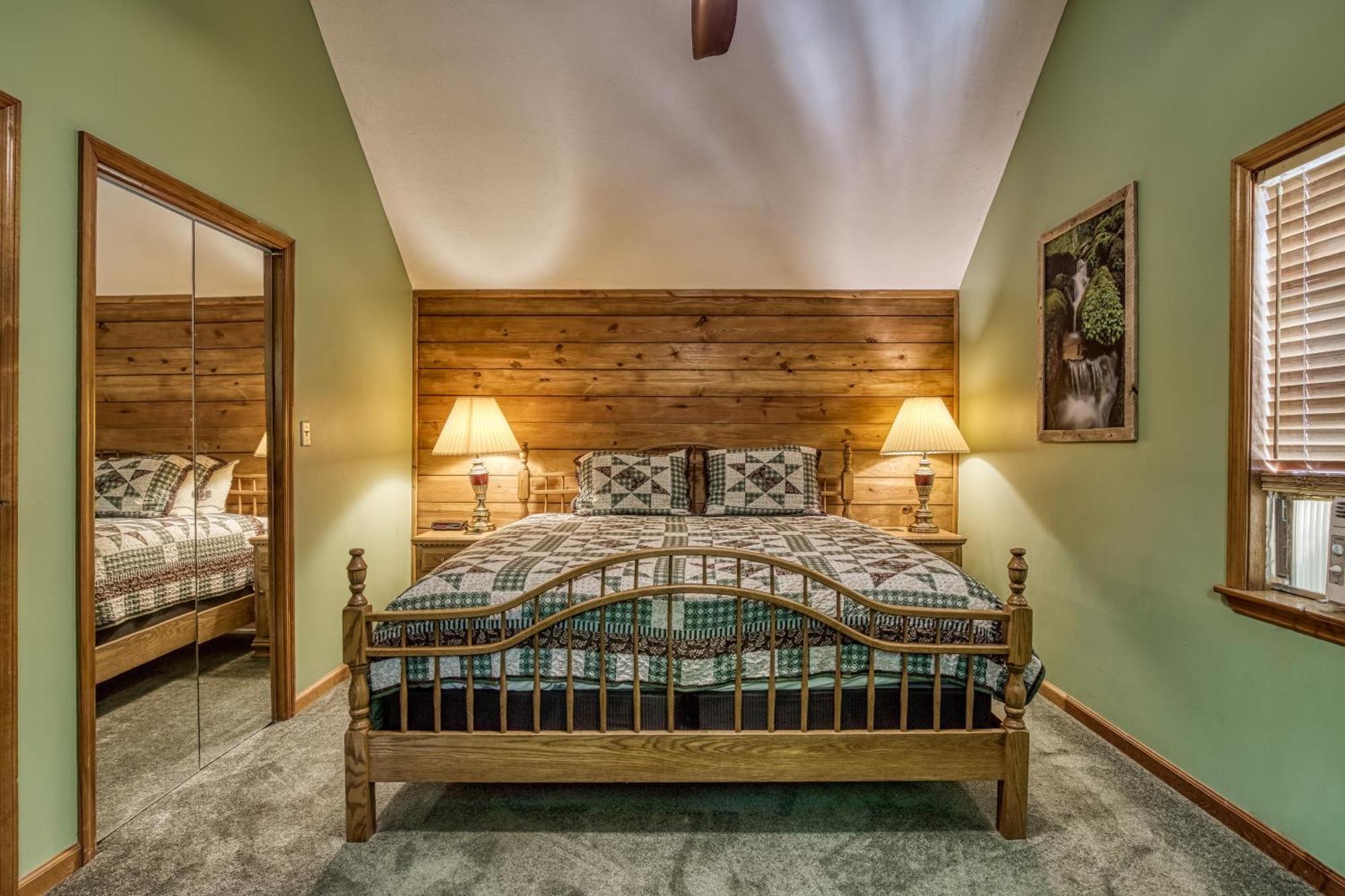 Grandpas Getaway Chalet *