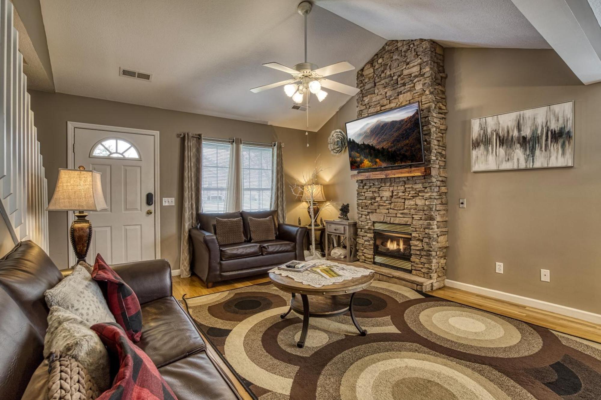 Alluring River Chalet Pigeon Forge