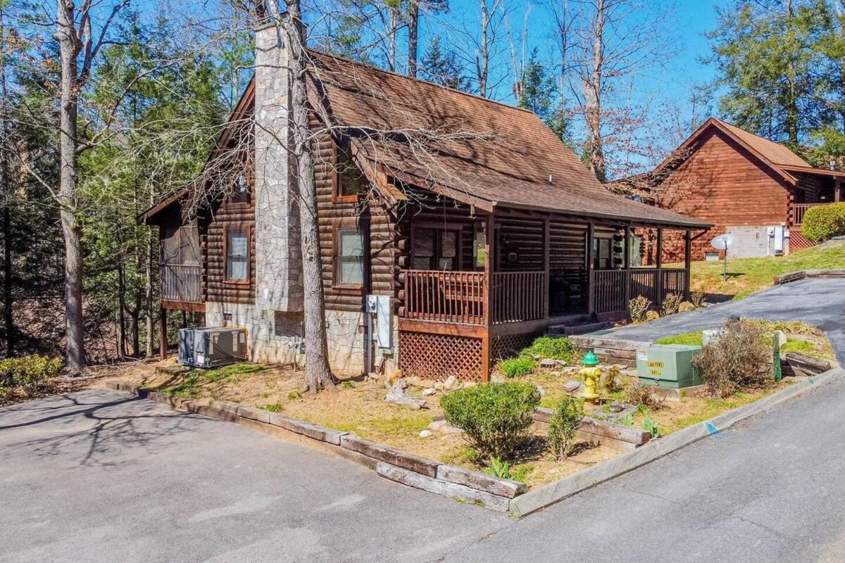 Cozy Spacious With Hot Tub, Bbq Near Parkway Pigeon Forge