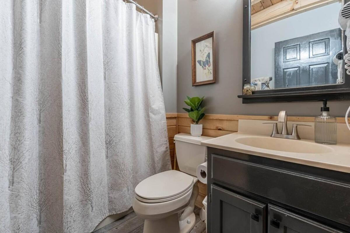 Cozy Spacious With Hot Tub, Bbq Near Parkway * Pigeon Forge