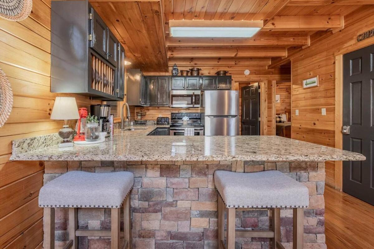 Holiday home Cozy Spacious With Hot Tub, Bbq Near Parkway Pigeon Forge