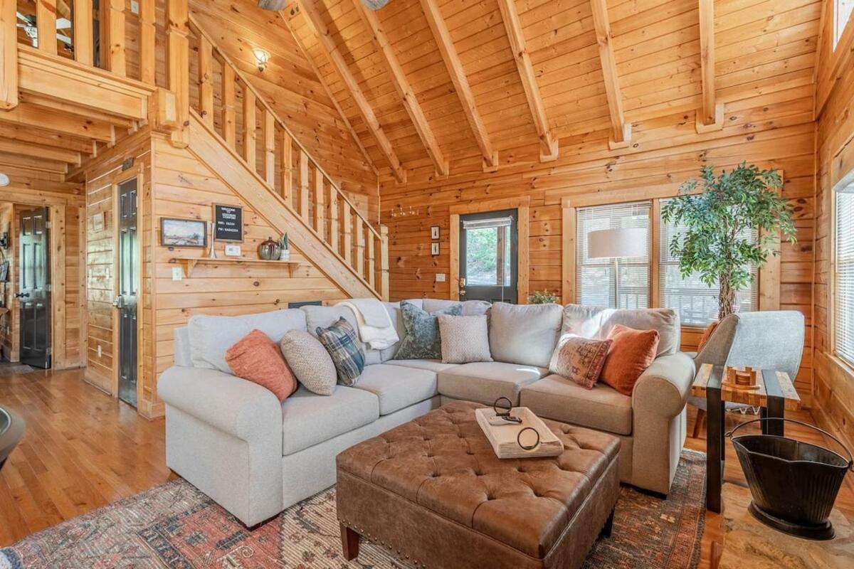 Cozy Spacious With Hot Tub, Bbq Near Parkway Holiday home Pigeon Forge