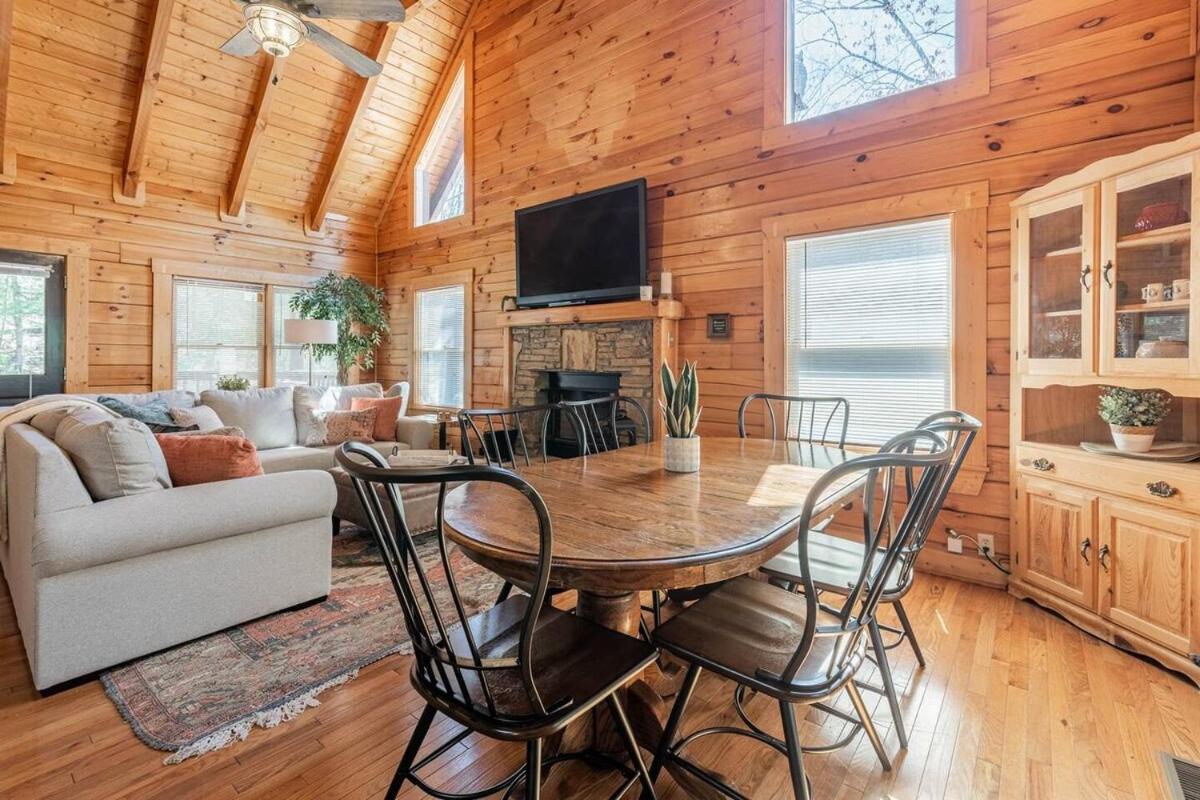 Cozy Spacious With Hot Tub, Bbq Near Parkway