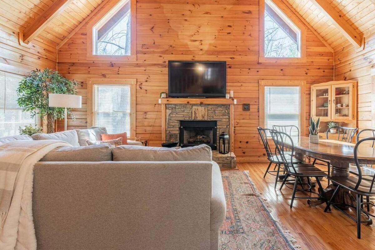 Cozy Spacious With Hot Tub, Bbq Near Parkway