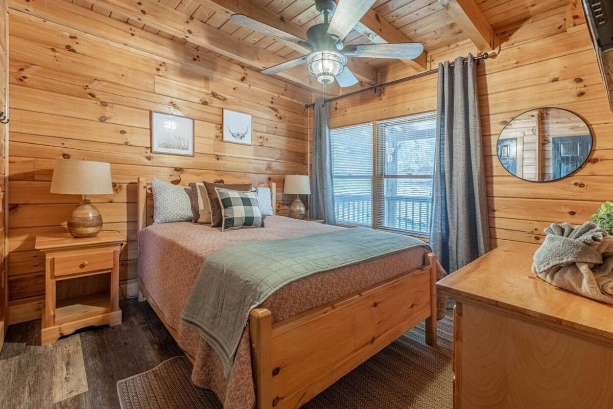 Cozy Spacious With Hot Tub, Bbq Near Parkway Holiday home Pigeon Forge