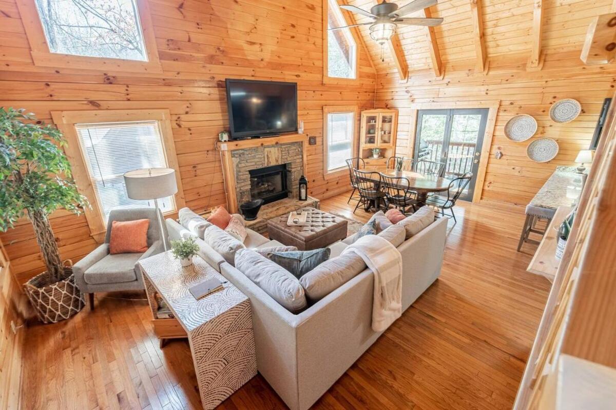 Holiday home Cozy Spacious With Hot Tub, Bbq Near Parkway