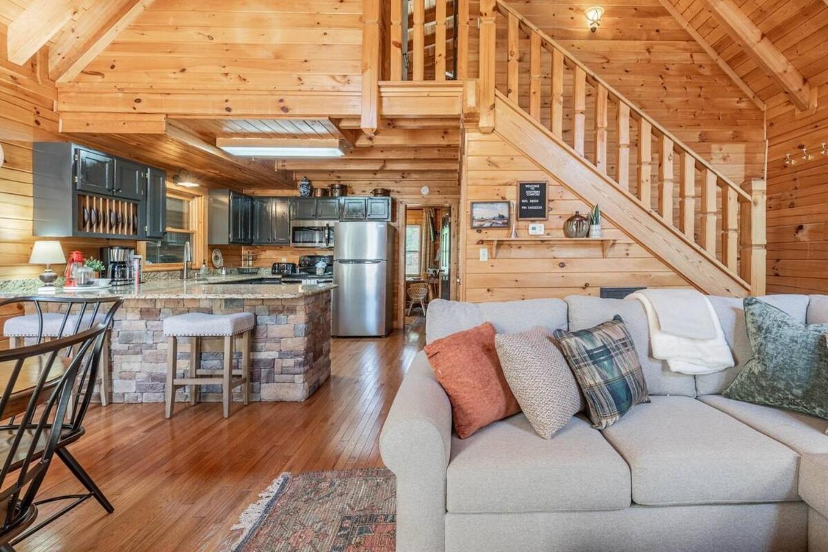 Cozy Spacious With Hot Tub, Bbq Near Parkway * Pigeon Forge