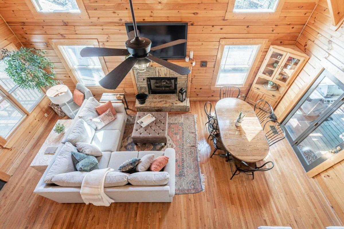 Holiday home Cozy Spacious With Hot Tub, Bbq Near Parkway Pigeon Forge