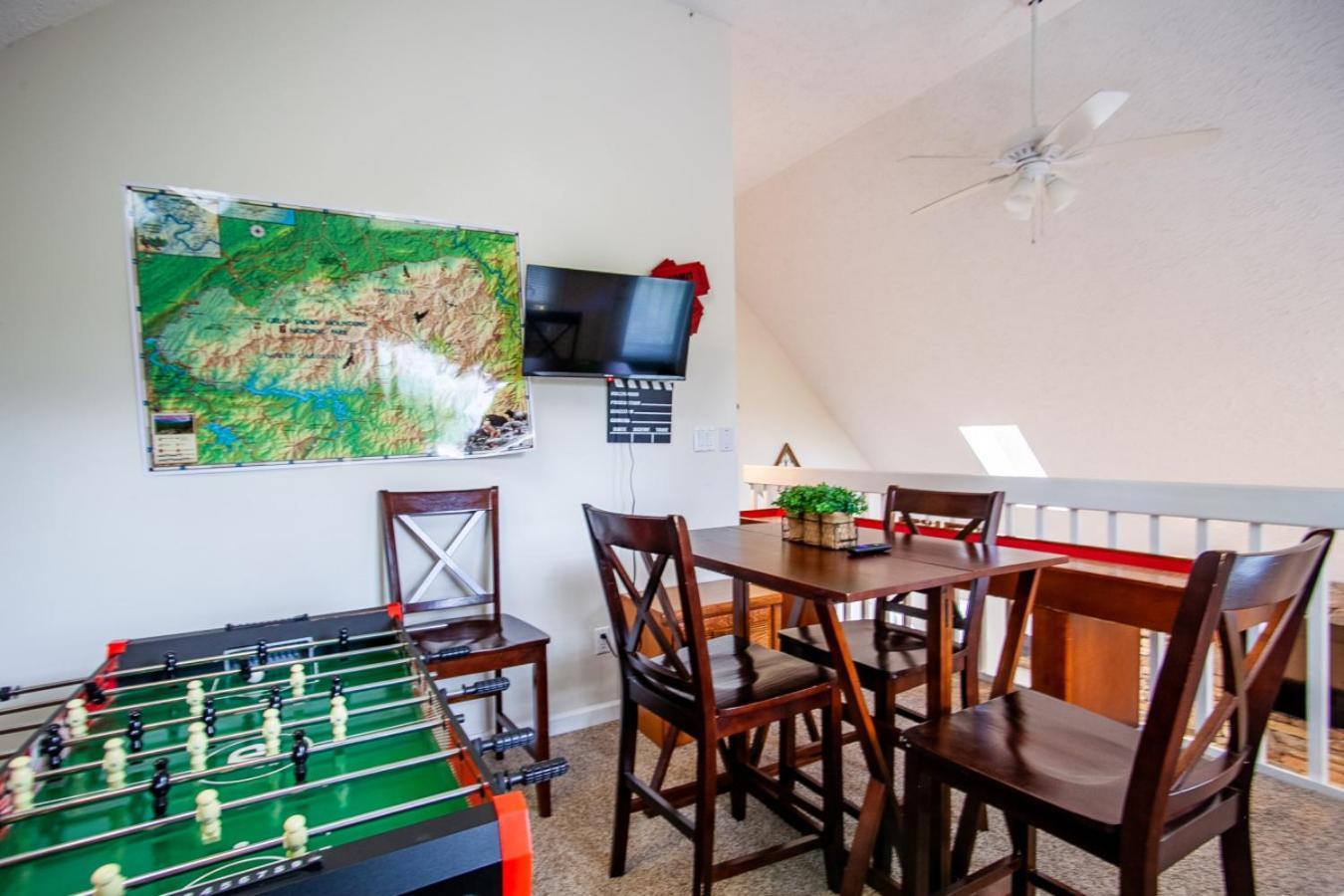 Valley Heights W Hot Tub Life Size Games Lounge Pigeon Forge