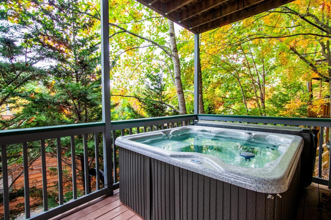 Valley Heights W Hot Tub Life Size Games Lounge * Pigeon Forge