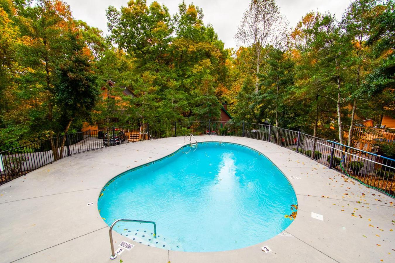 Valley Heights W Hot Tub Life Size Games Lounge Pigeon Forge