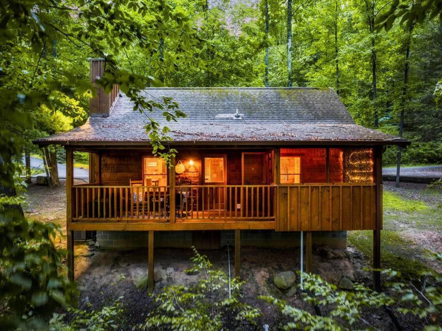 Couples Retreat *location*hot Tub*fire Pit* Holiday home *