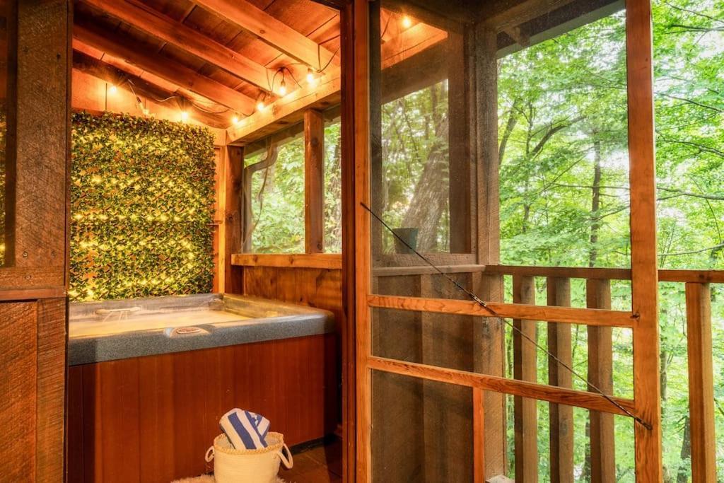 Couples Retreat *location*hot Tub*fire Pit* Holiday home