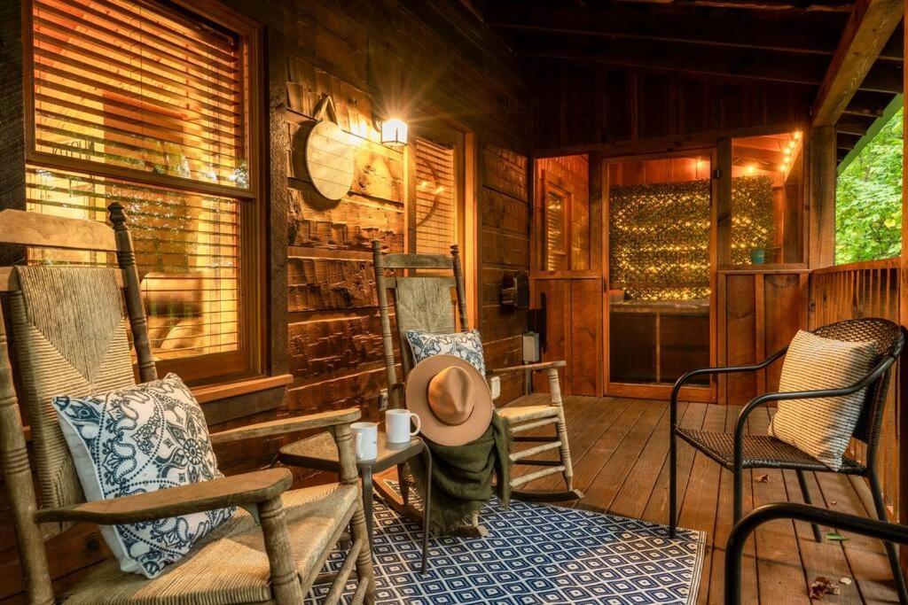 Couples Retreat *location*hot Tub*fire Pit* Holiday home Pigeon Forge