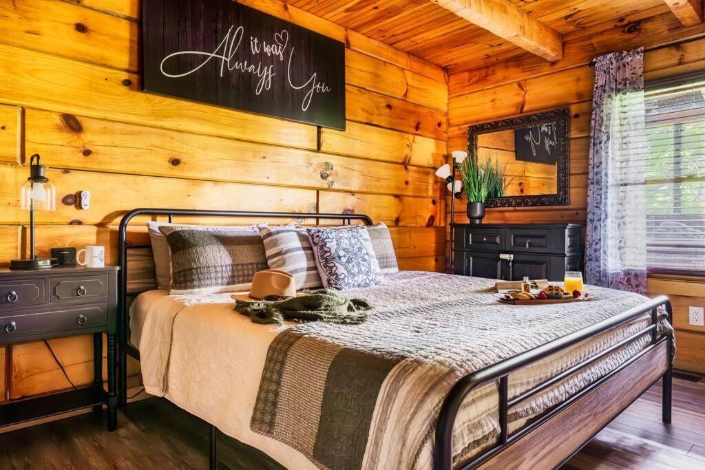 Couples Retreat *location*hot Tub*fire Pit*