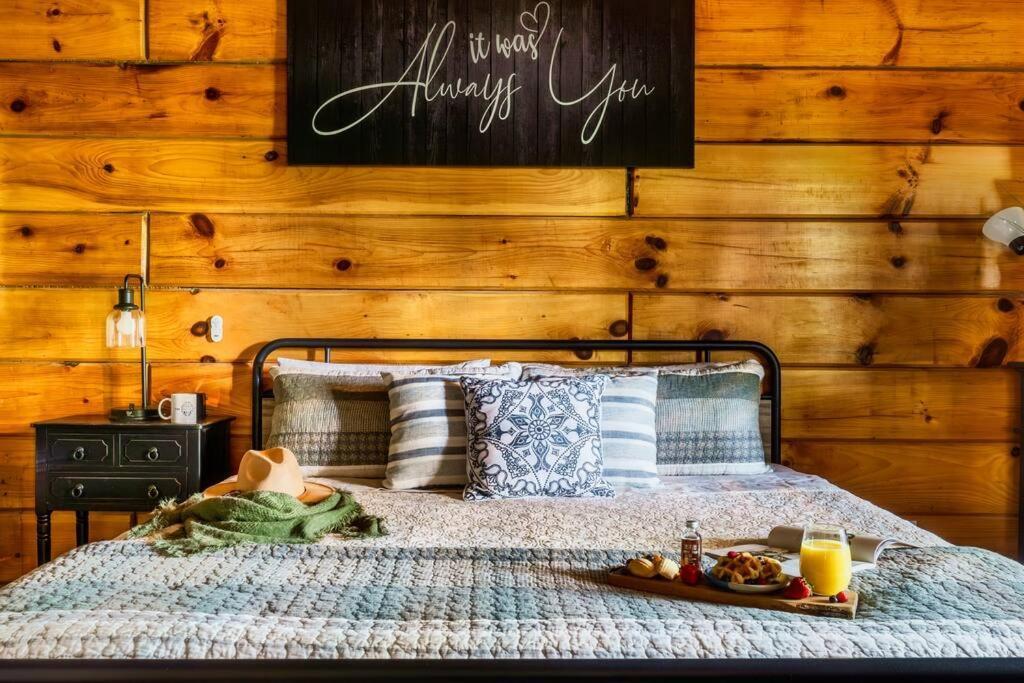 Couples Retreat *location*hot Tub*fire Pit* Holiday home *