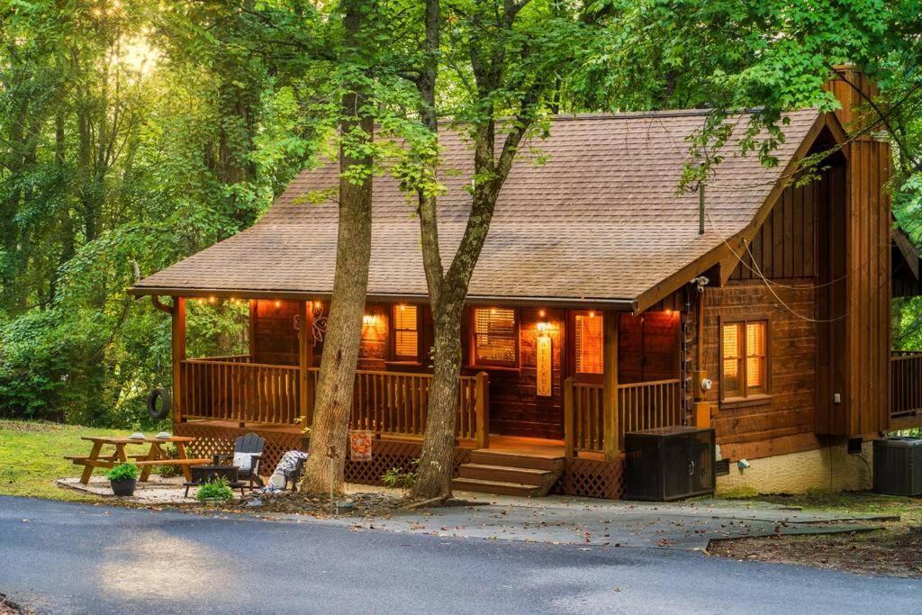 Couples Retreat *location*hot Tub*fire Pit*