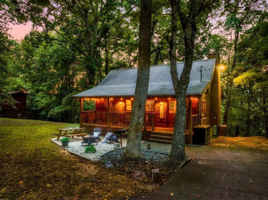 Couples Retreat *location*hot Tub*fire Pit* Holiday home *