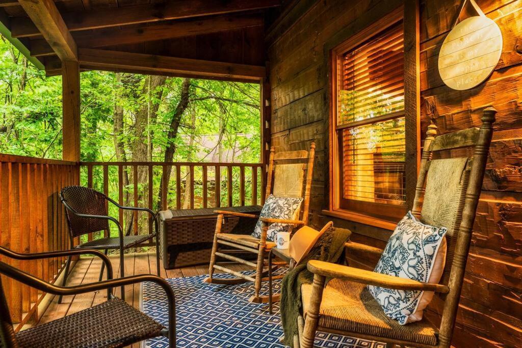 Couples Retreat *location*hot Tub*fire Pit* Holiday home Pigeon Forge