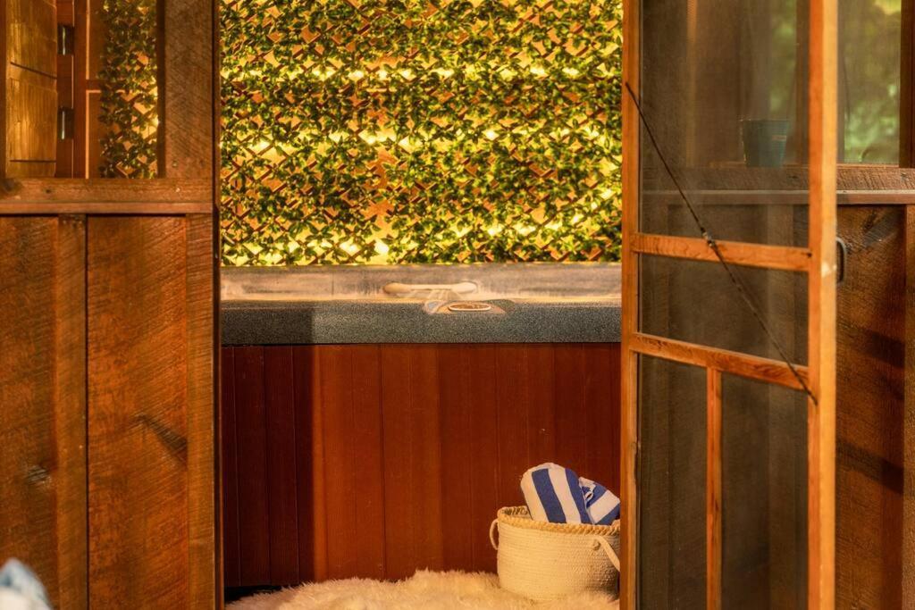 Holiday home Couples Retreat *location*hot Tub*fire Pit* *