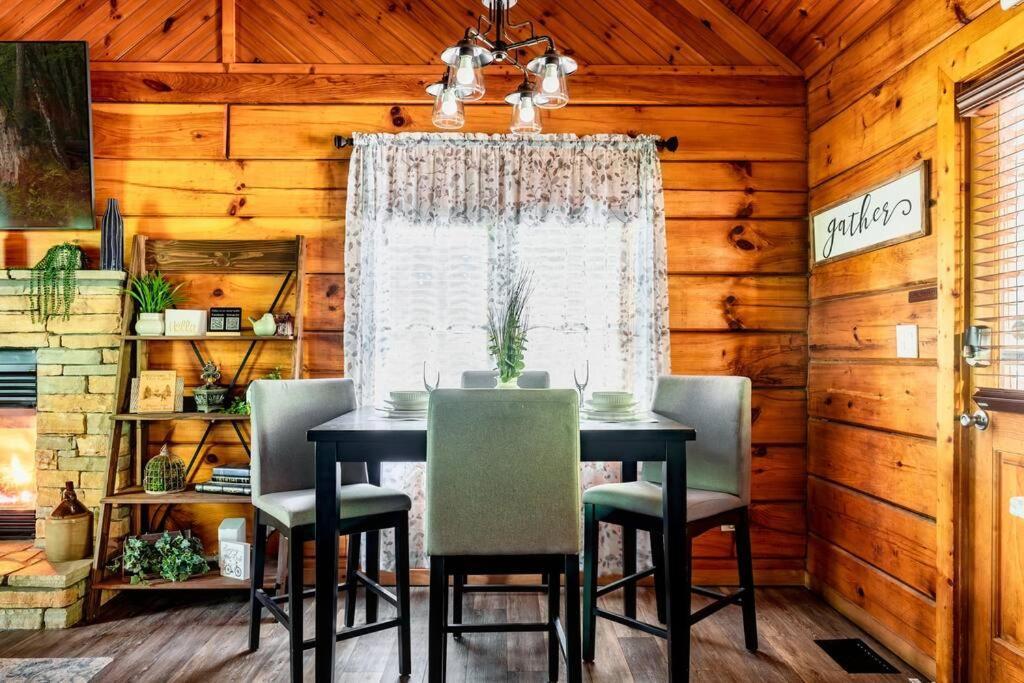 Couples Retreat *location*hot Tub*fire Pit* Holiday home *