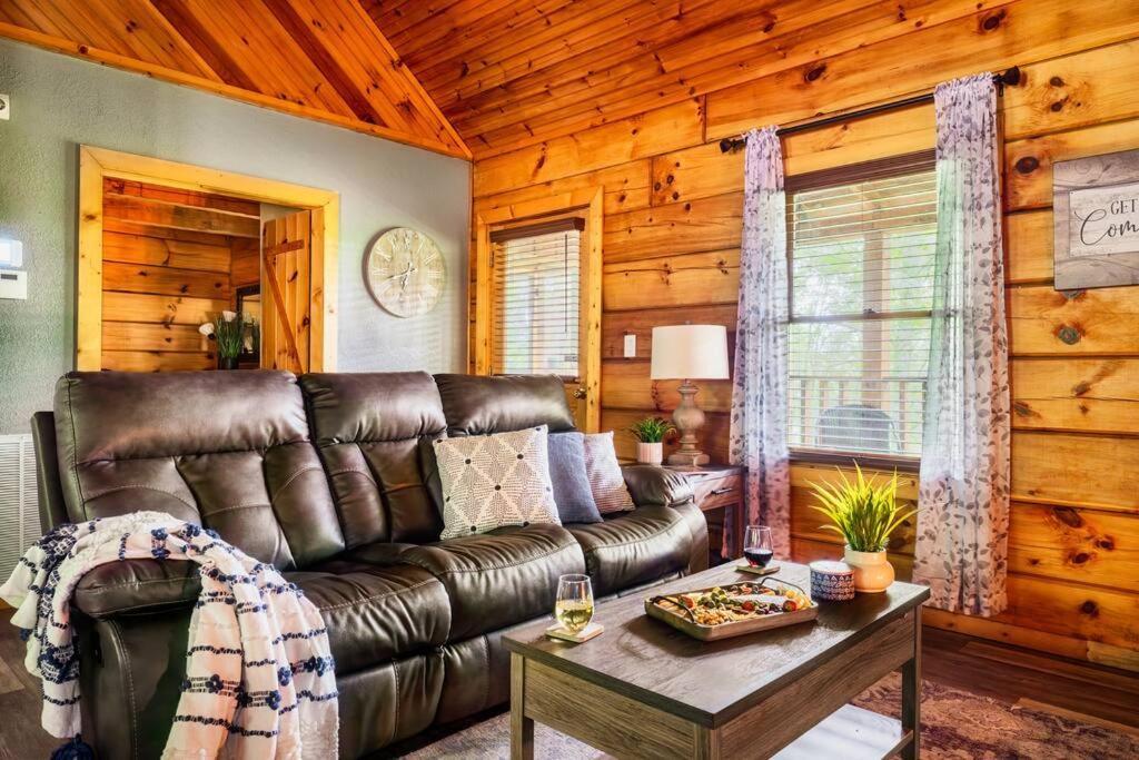 Holiday home Couples Retreat *location*hot Tub*fire Pit* *