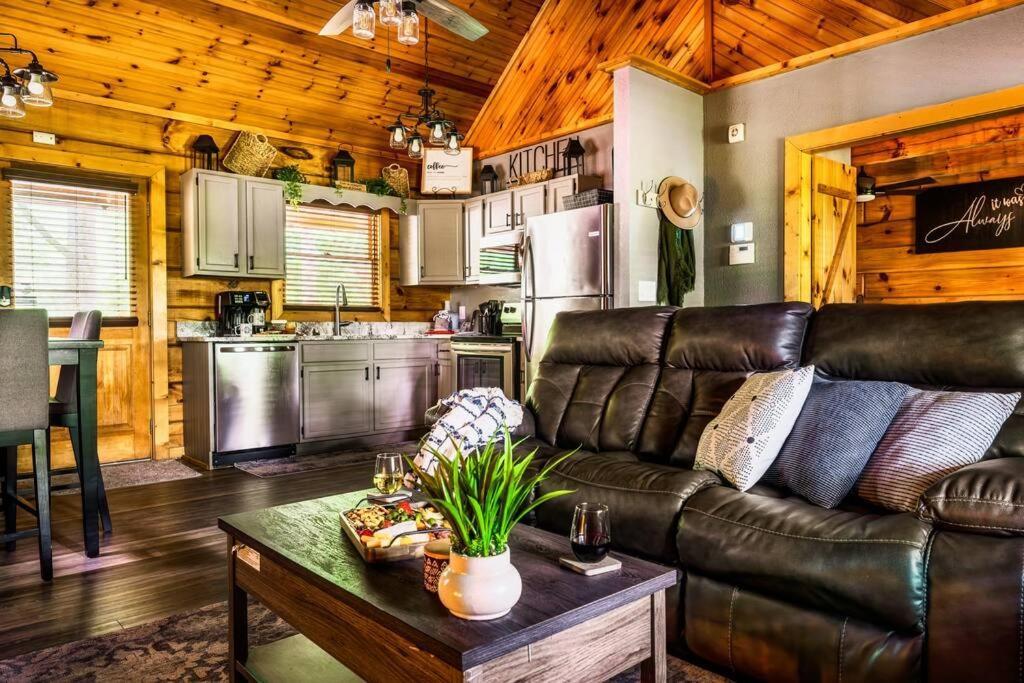 Couples Retreat *location*hot Tub*fire Pit* Holiday home