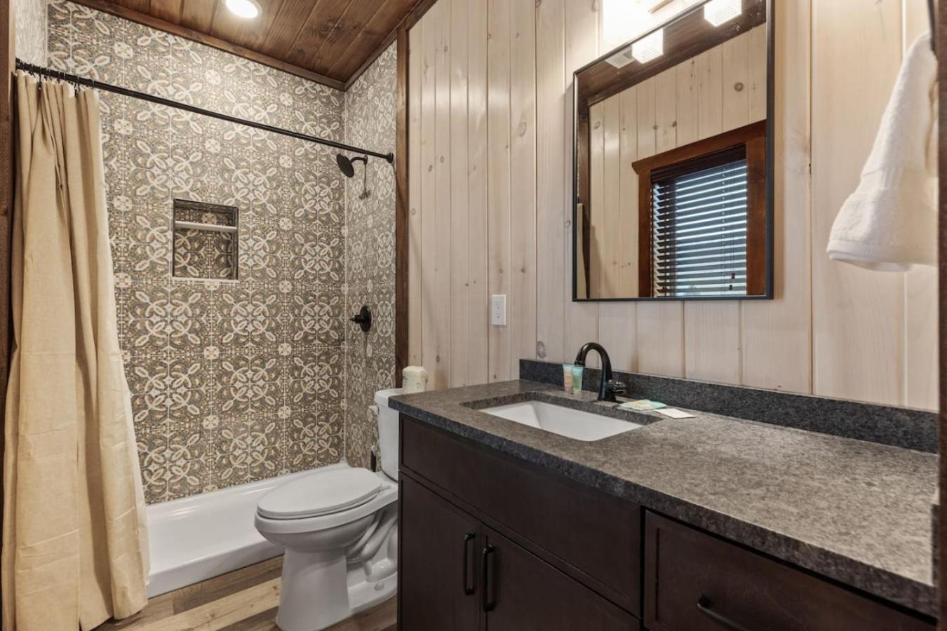 Holiday home Evergreen Parkway Retreat Views Hot Tub Arcade Pigeon Forge